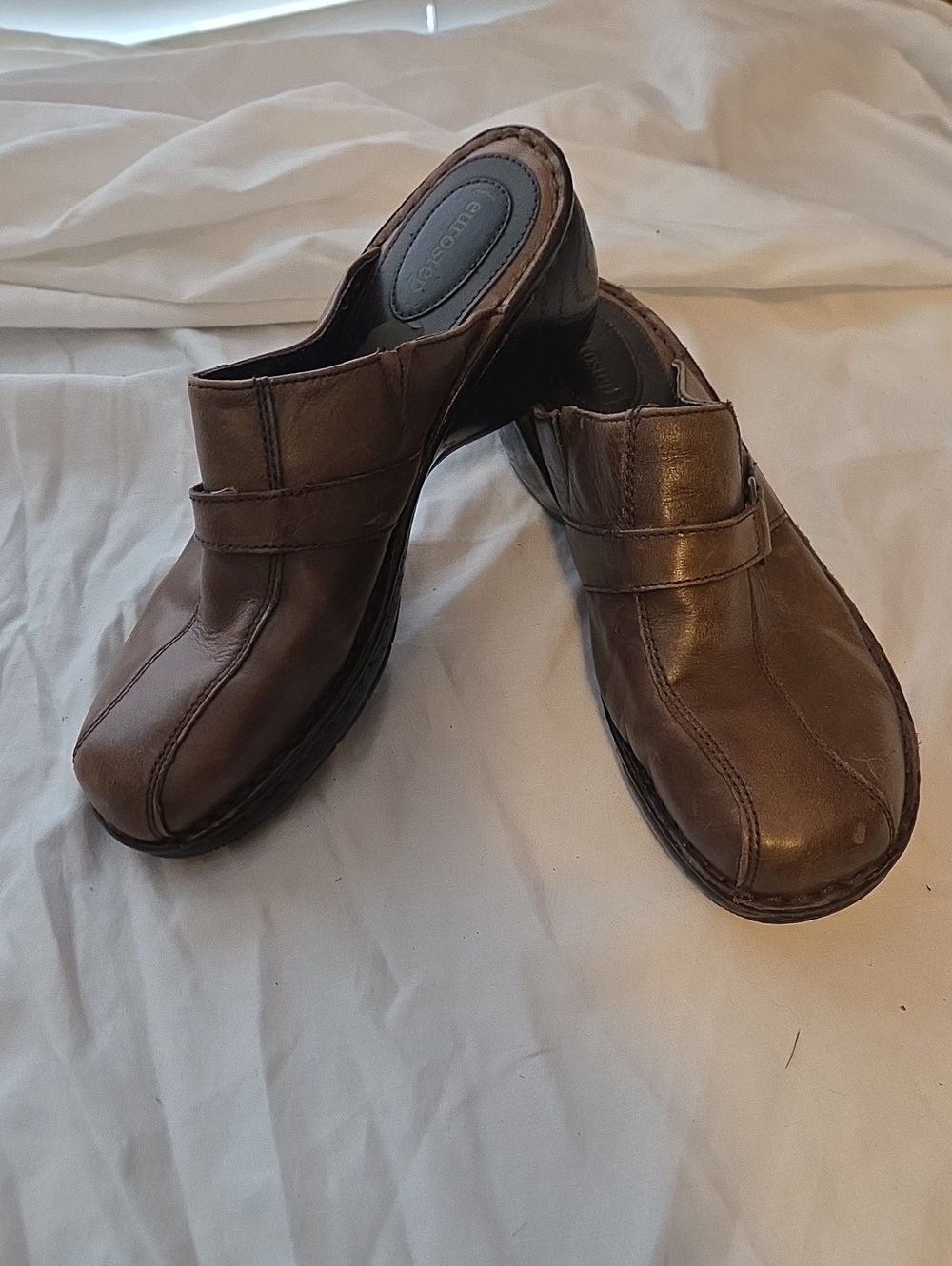Clarks womans Brown Leather Slip-On Clog Mules
